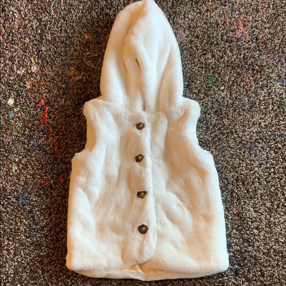 👧🏼Hanna Andersson Girl Faux Fur Vest. Size 120.